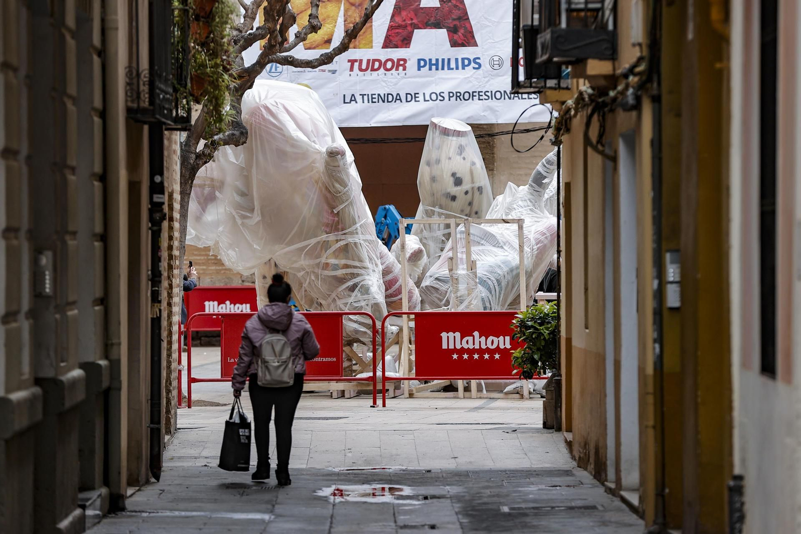 Prop de 400 carrers comencen a tallar-se per les Falles 2025