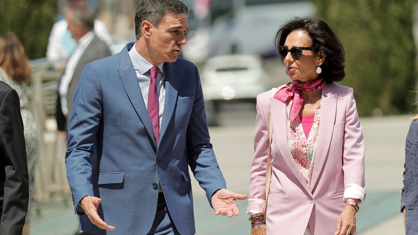 Pedro Sánchez i Ana Botín, en les immediacions de la Ciutat de les Arts de València, aquest dimarts