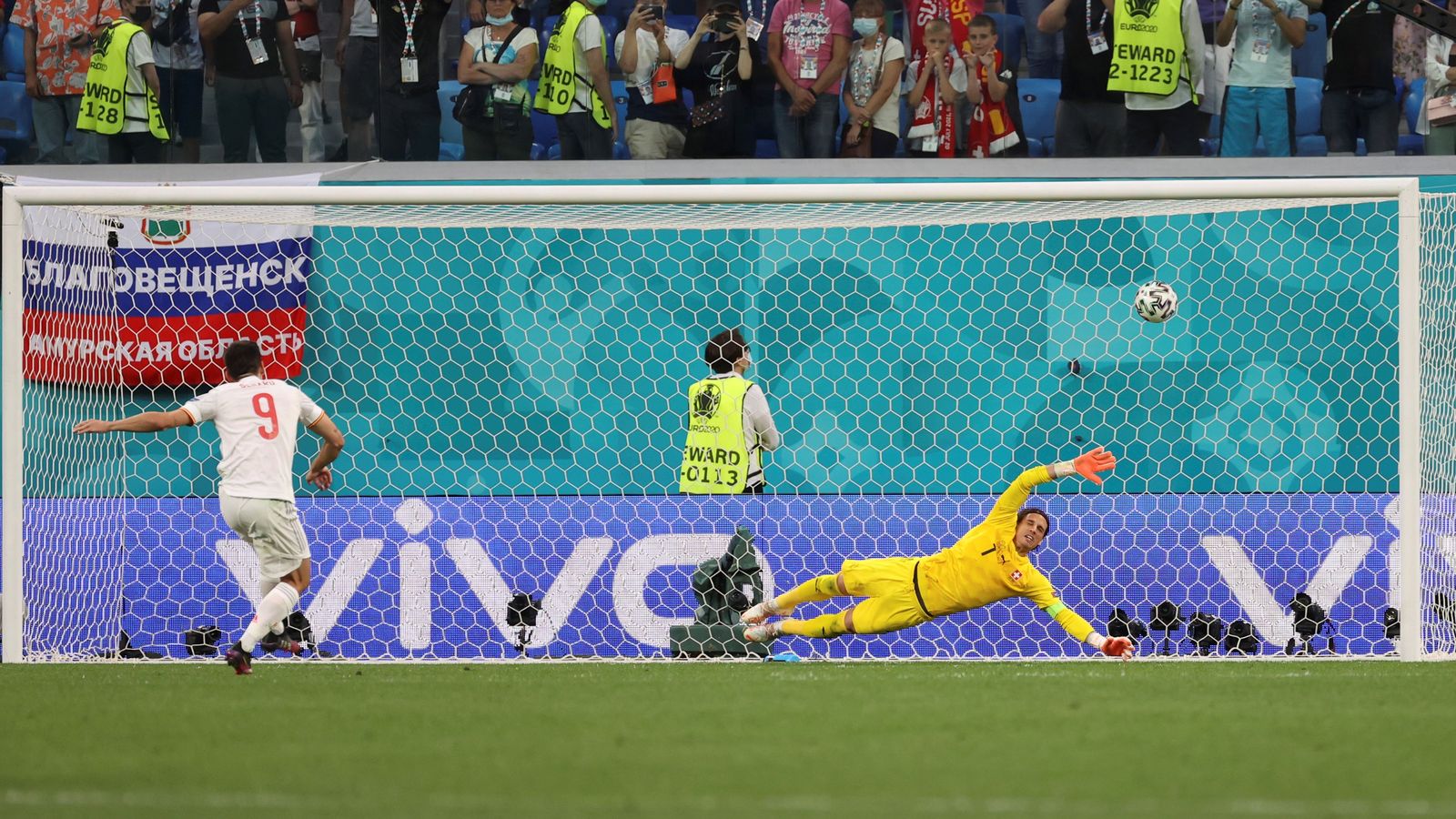 Gerard Moreno, en el llançament de penal contra Suïssa
