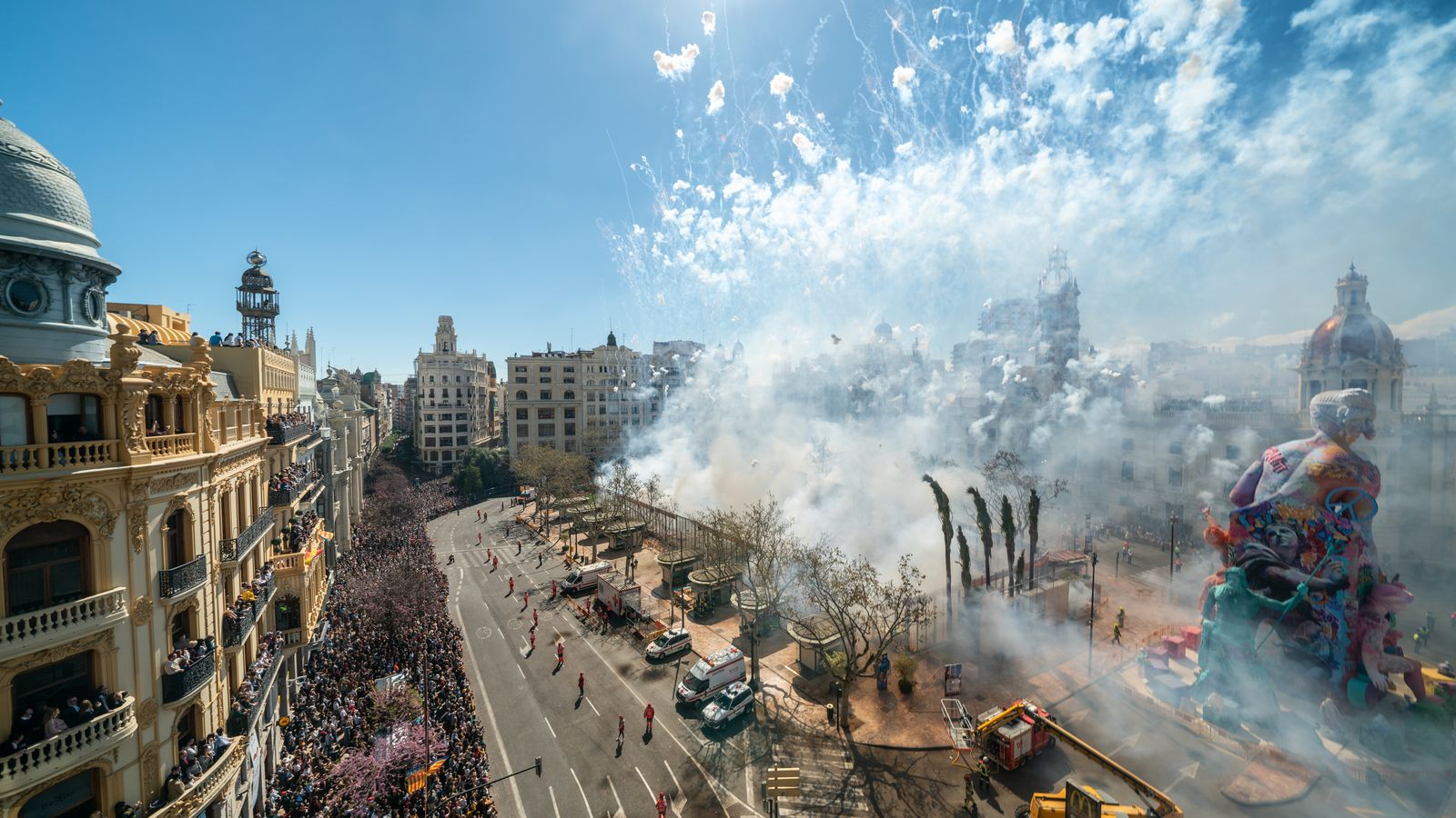 Imatge d'arxiu de la mascletà a la plaça de l'Ajuntament de València