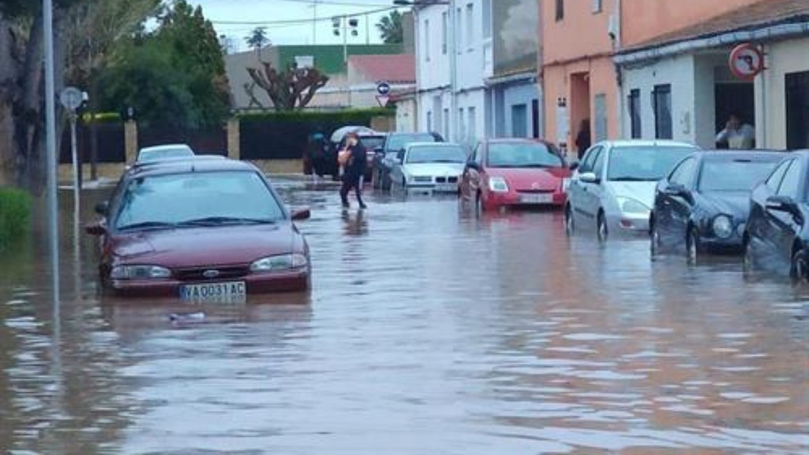 Un dels carrers de Borriana negats per l'aigua