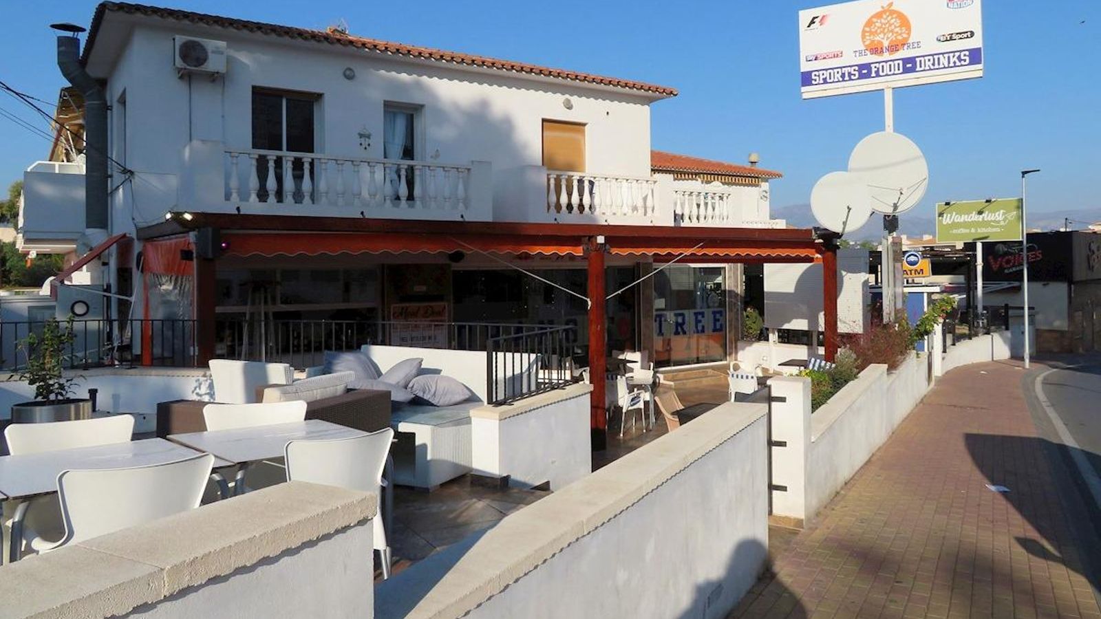 Un home ha mort a l'Alfàs del Pi després de rebre cinc tirs mentre estava a la terrassa d'un restaurant