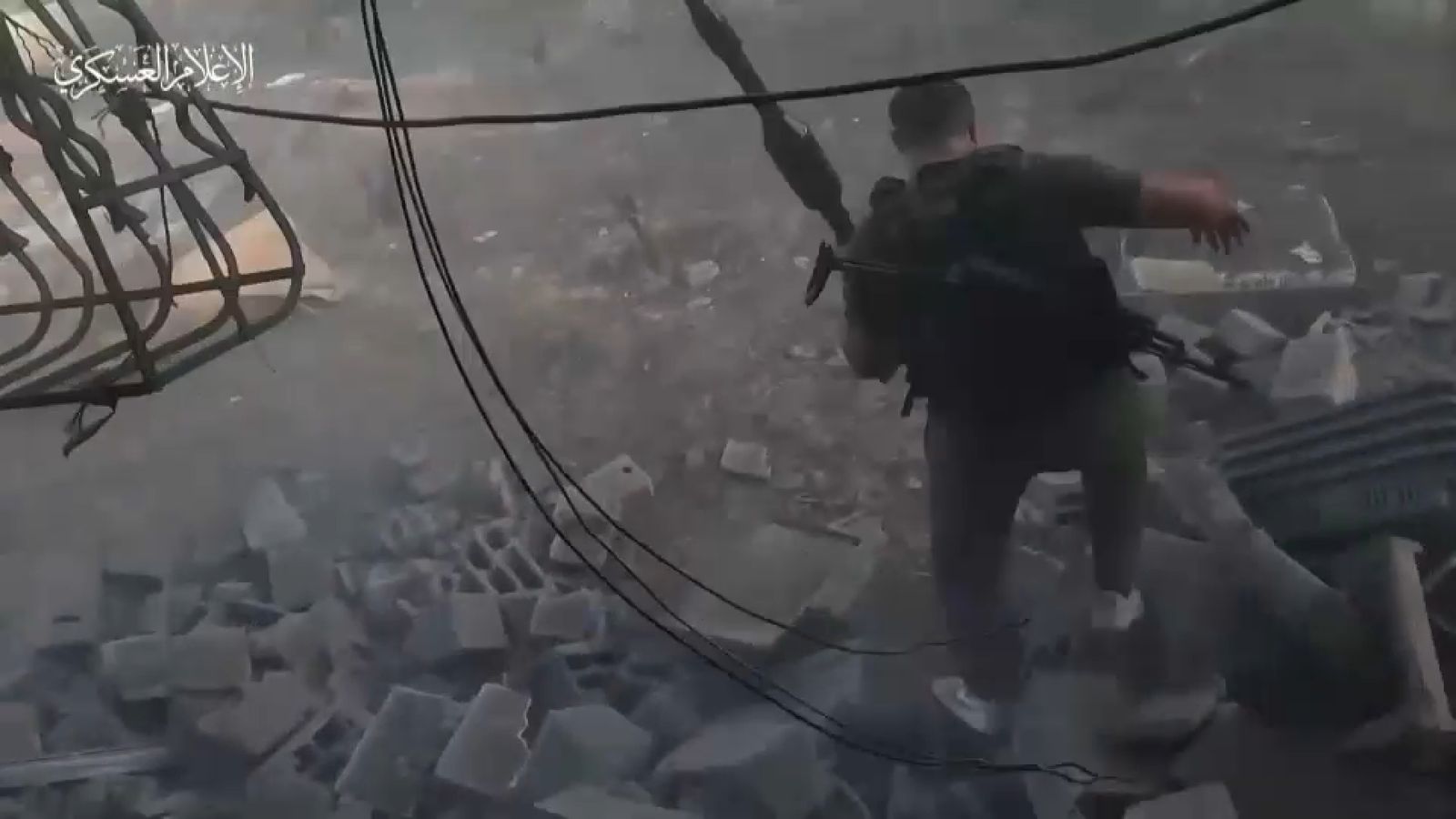 Un milicià de Hamàs durant els combats amb l'exèrcit d'Israel a la ciutat de Gaza