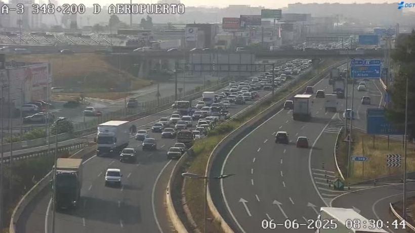 El sinistre de l’A-3 provocava cues a primera hora de divendres El sinistre de l'autovia A-3, que provocava cues a primera hora d'este divendres