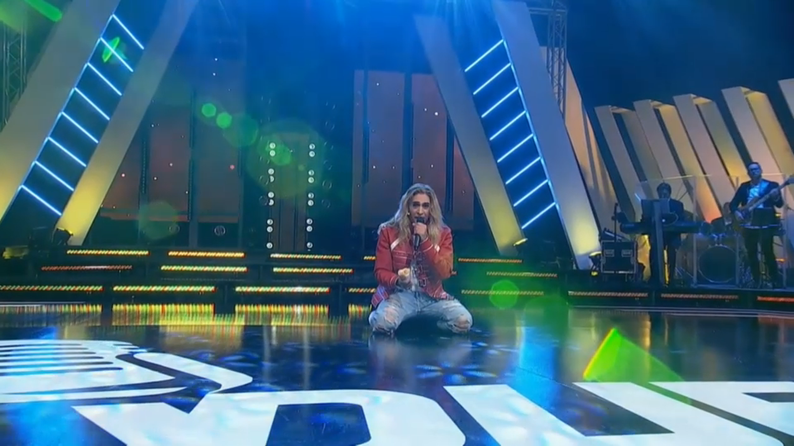 José de la Vega canta un èxit de Queen