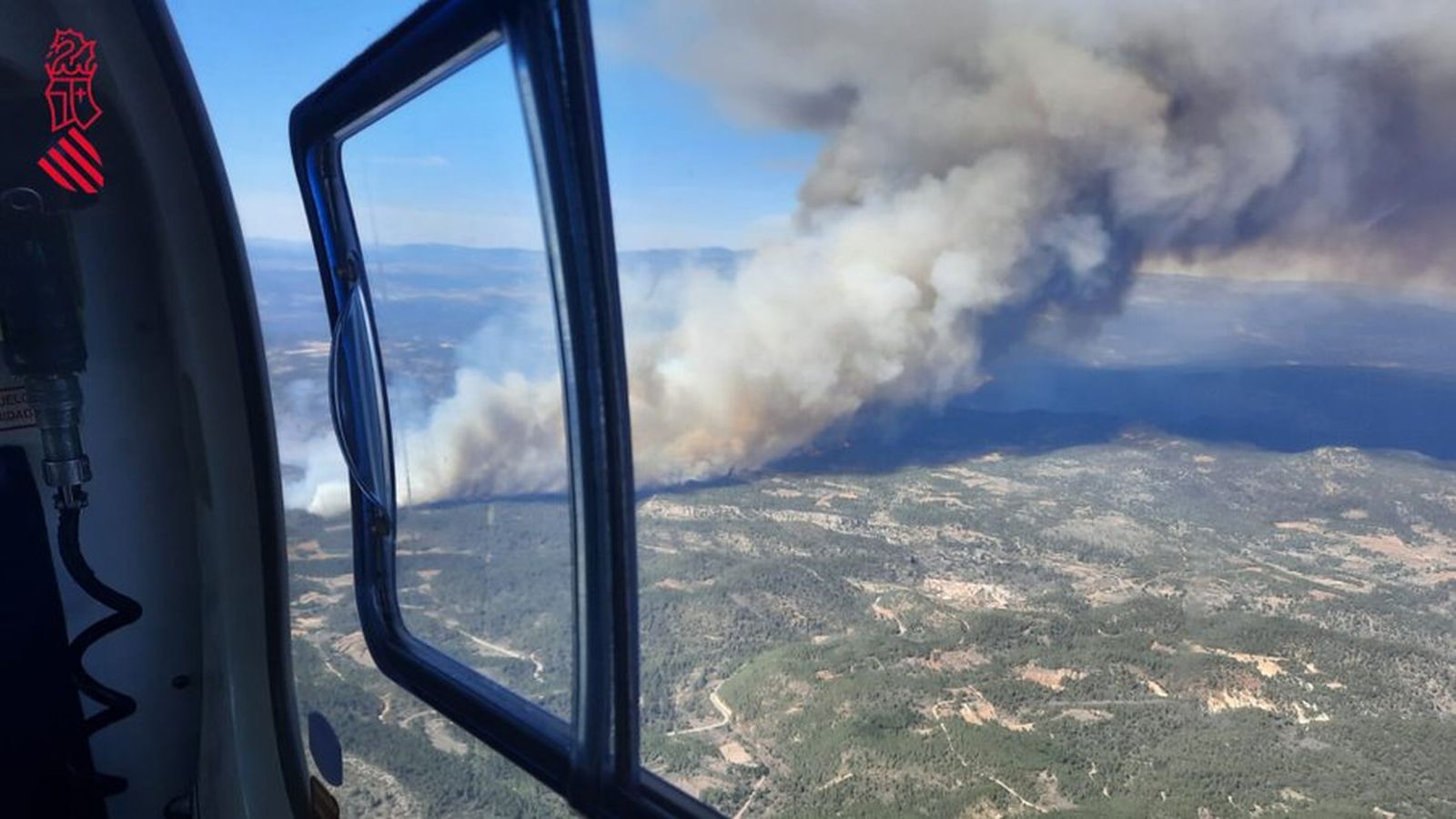 Vista aèria incendi Vilanova de Viver des de l'helicòpter de la Generalitat