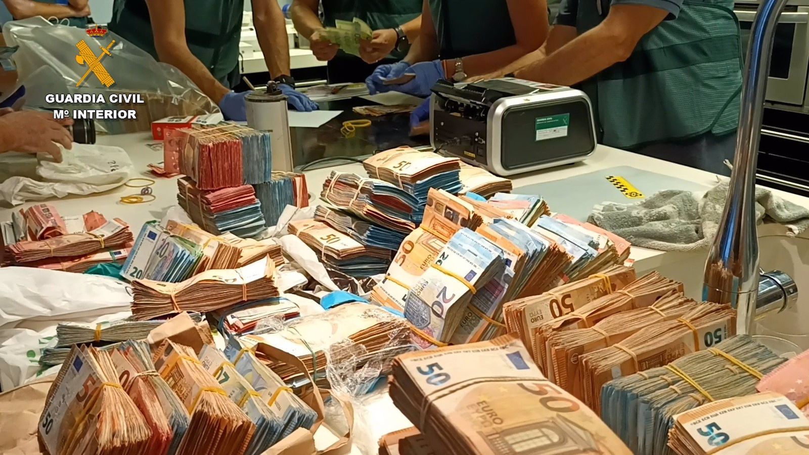 Imatge del material confiscat al grup de tràfic de drogues