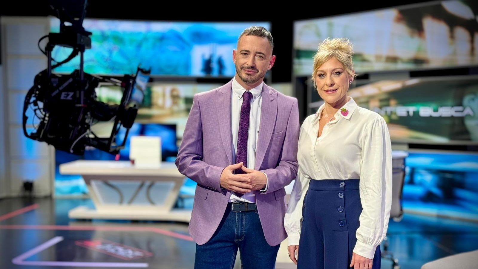 Juan Nieto i Mireia Llinares presenten cada dimecres per la nit el programa 'À Punt et busca', la plataforma per a mantindre viva la recerca de persones desaparegudes de la Comunitat Valenciana