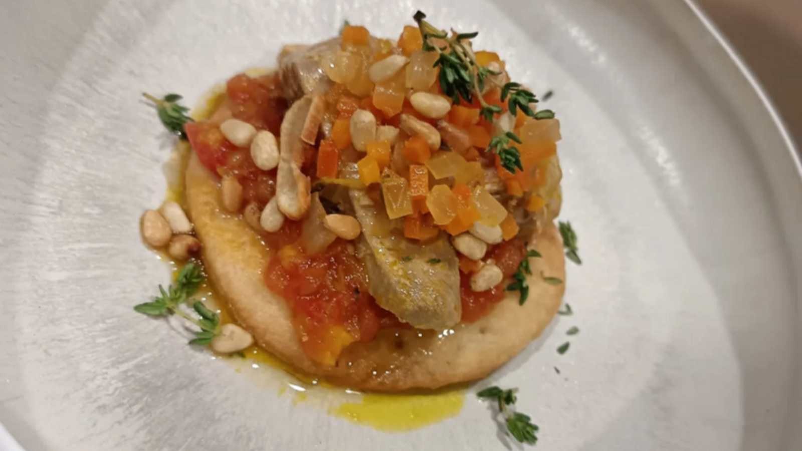 Coca guanyadora del Concurs Nacional de Coques d'Oliva, del restaurant LeFou, a Sagunt