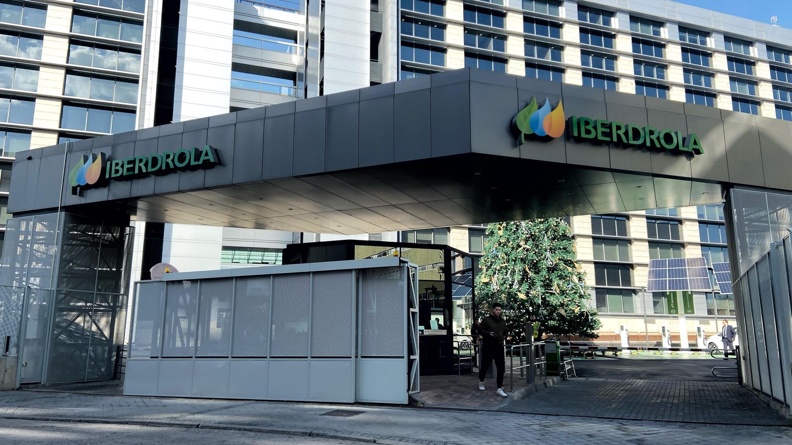 La façana de la seu central d'Iberdrola i Naturgy a Madrid, en una imatge d'arxiu