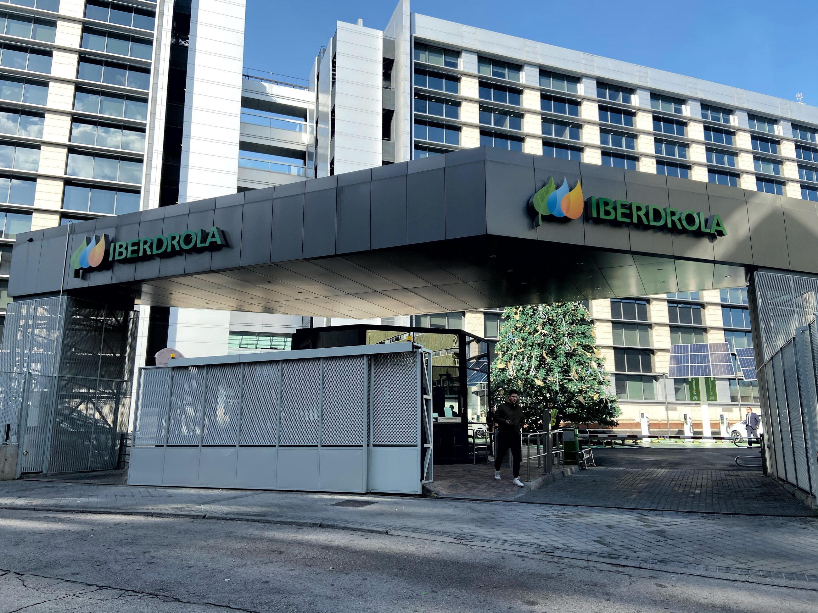 La façana de la seu central d'Iberdrola i Naturgy a Madrid, en una imatge d'arxiu