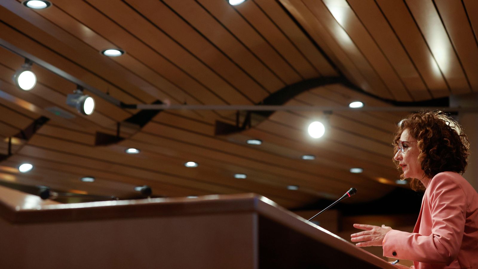 La ministra de Hacienda, María Jesús Montero, presenta los dades aquest dijous a Madrid