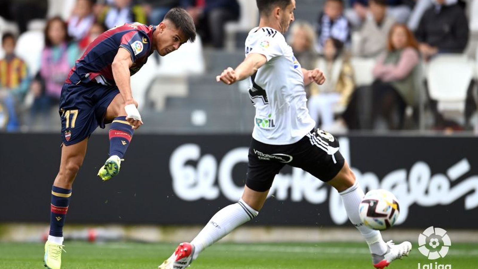 Brugué fa un llançament a porteria