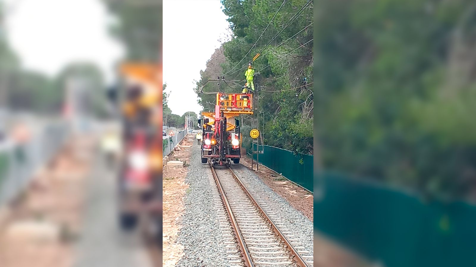 Treballs de reparació de la catenària de la Línia 2 de Metrovalència