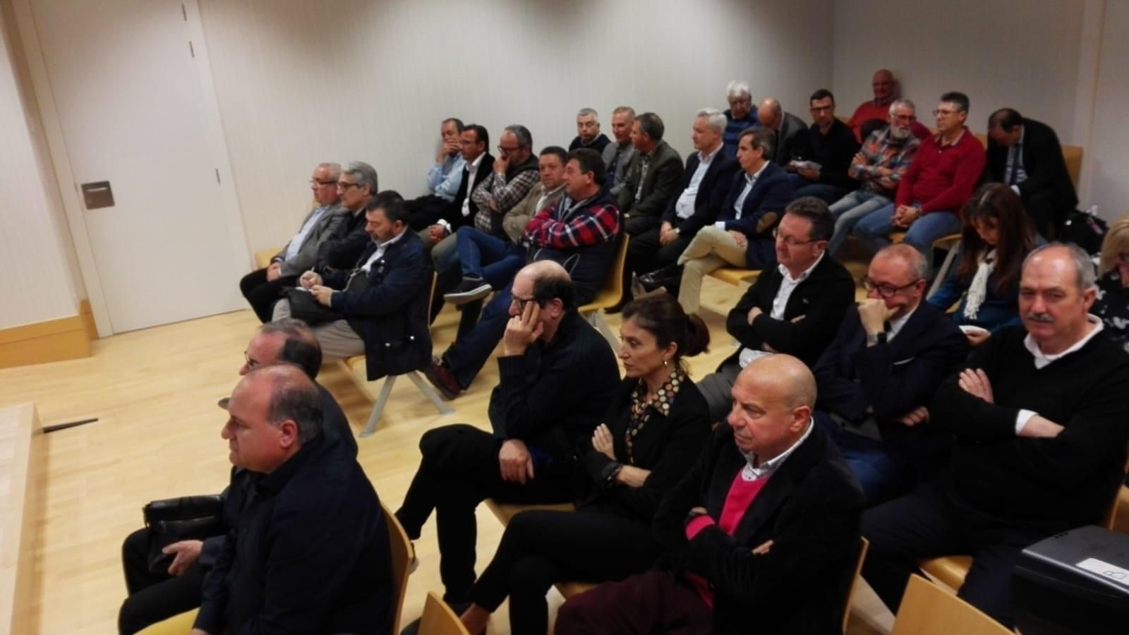 Els acusats en el macrojuí pel cas Brugal, en la sala de vistes (arxiu, 2019)