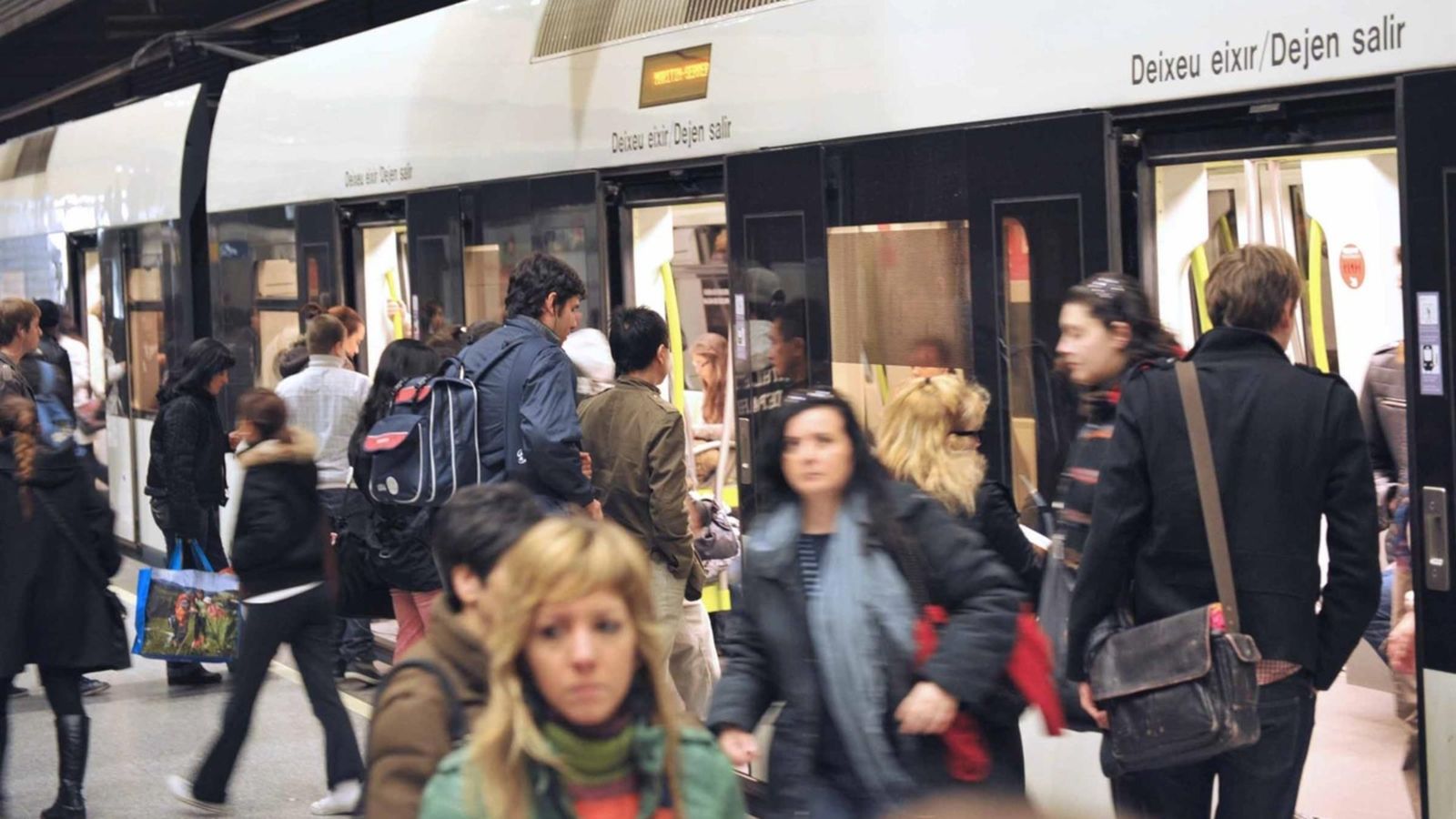 La Generalitat i Renfe signen un conveni de col·laboració per a integrar els títols de Rodalia en la targeta Móbilis
