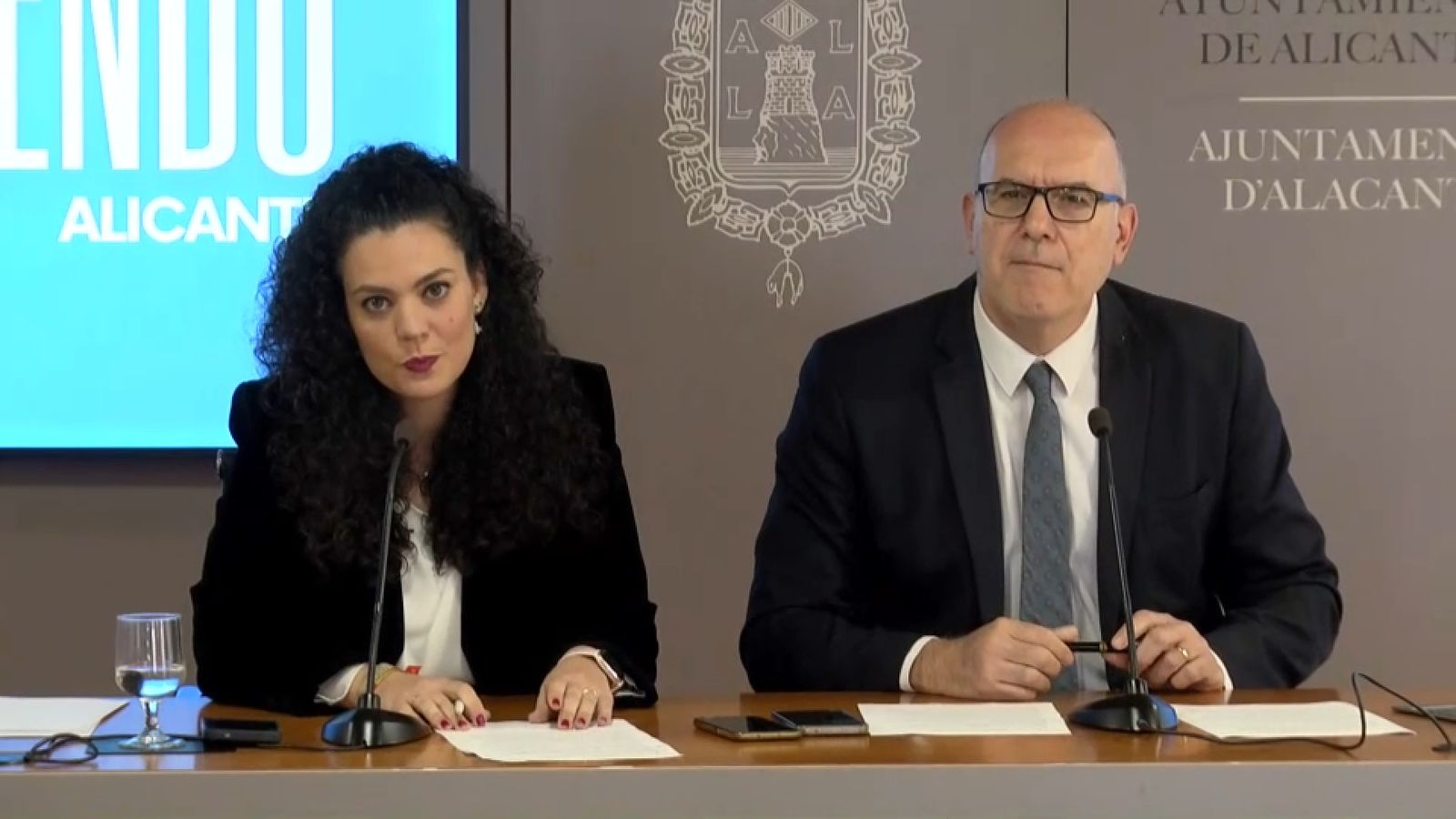 D'esquerra a dreta, la portaveu de l'ajuntament d'Alacant Cristina Cutanda (PP) i el vicealcalde Manuel Vilar