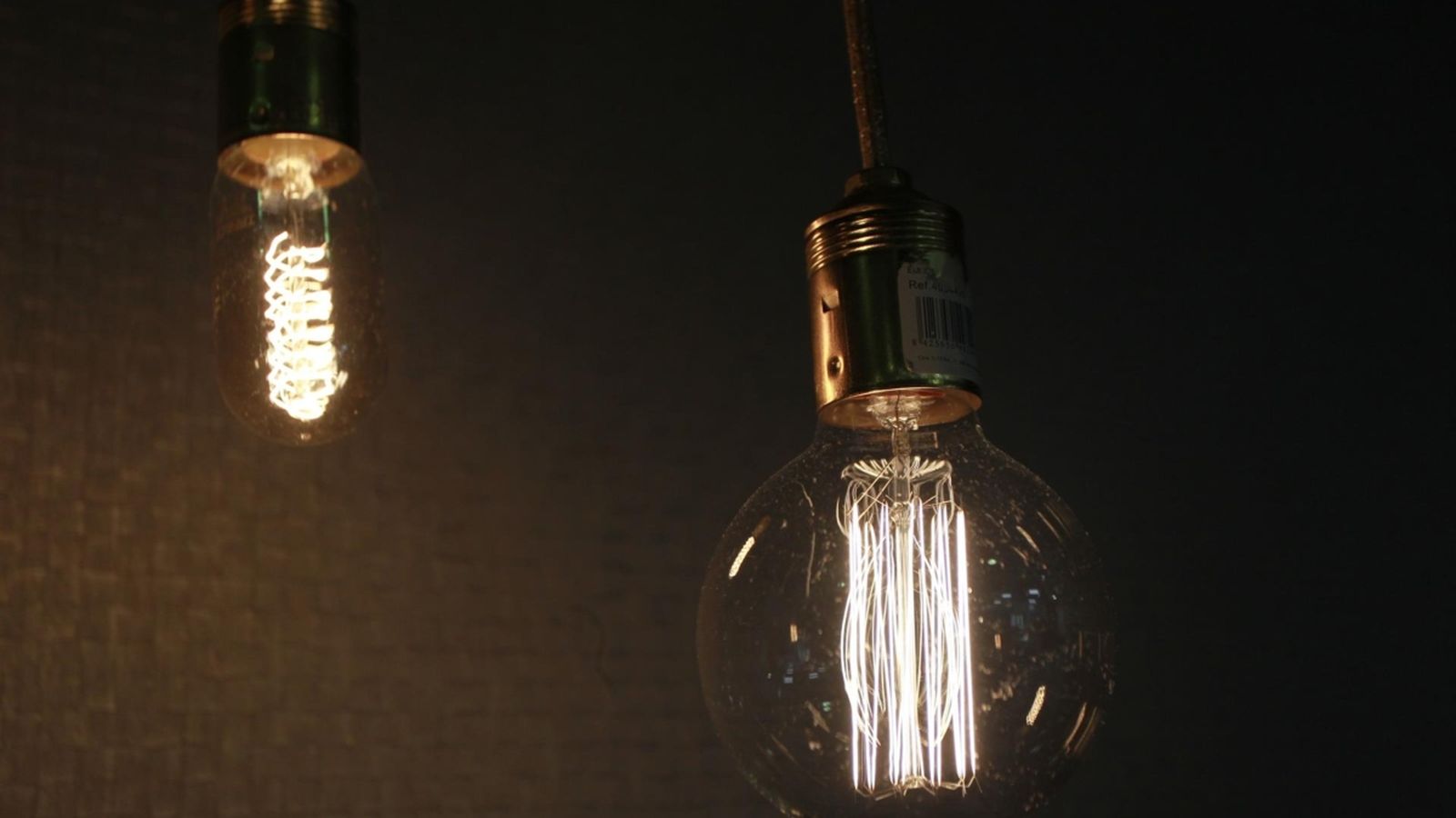 El rebut mitjà d'electricitat s'ha abaratit al febrer un 5,4% respecte al gener