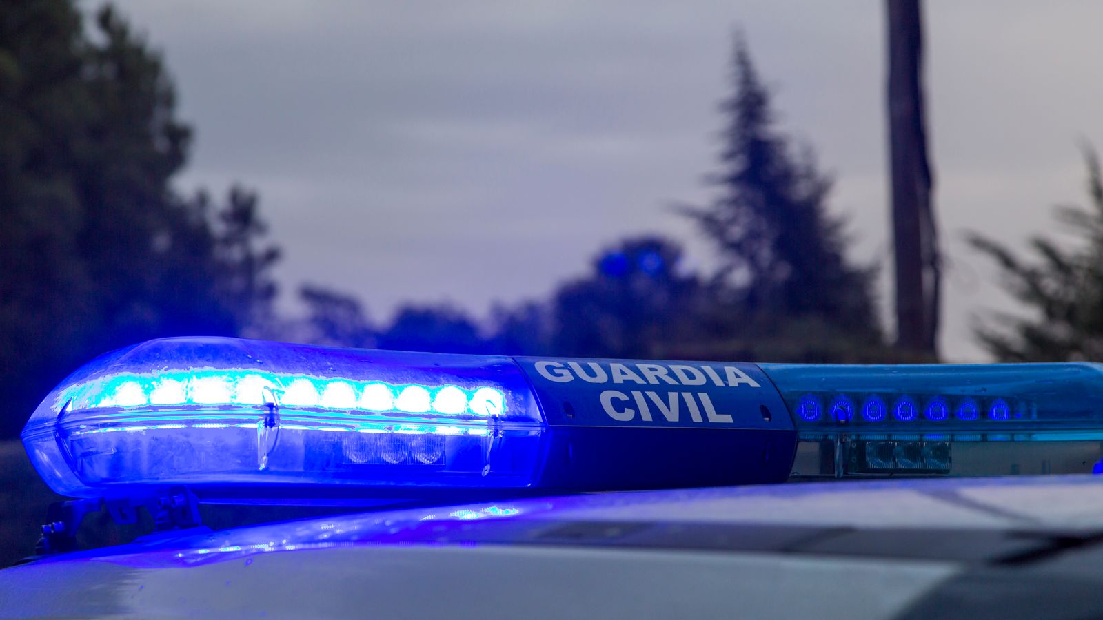 Vehicle de la Guardia Civil estacionat en una carretera en una imatge d'arxiu