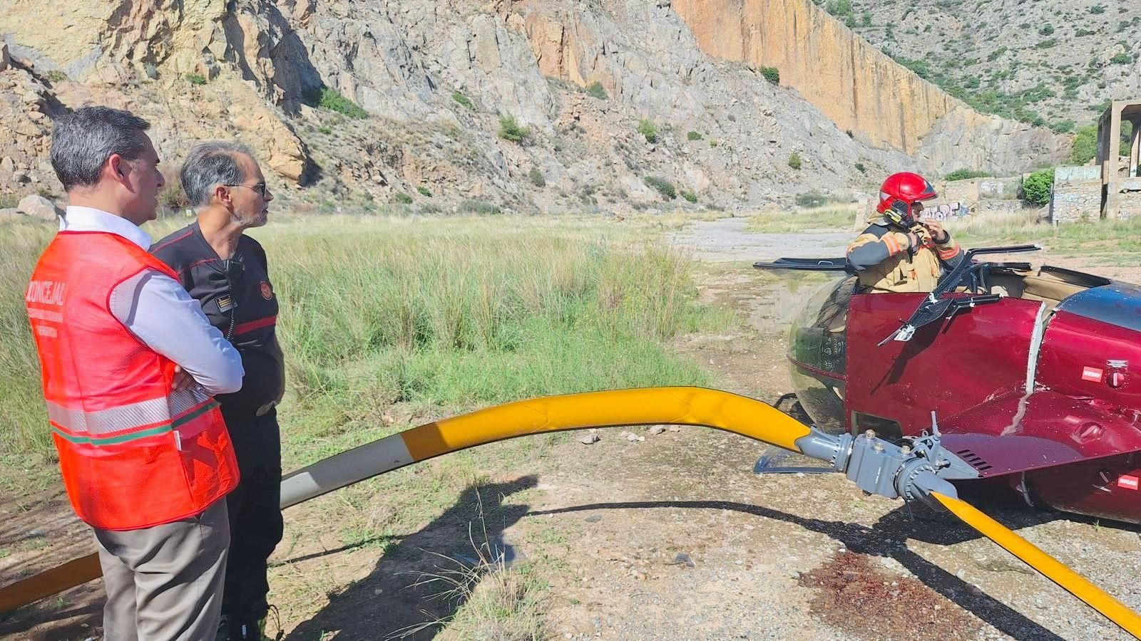 Imatge de l'helicòpter després de caure a la zona de la pedrera de la Magdalena