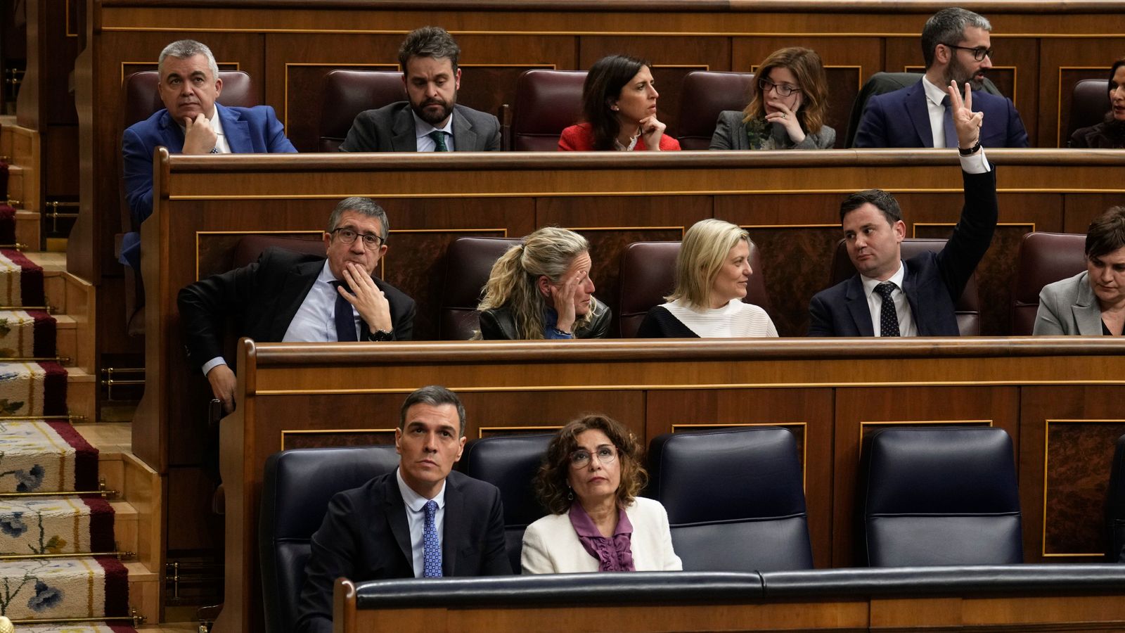 La bancada socialista durant el ple del Congrés que vota la llei d'amnistia