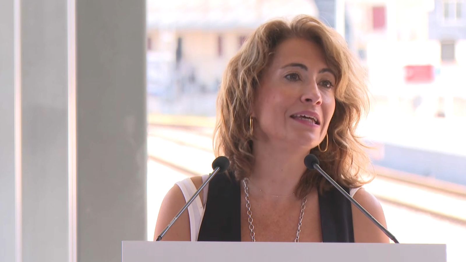 La ministra de Transports, Mobilitat i Agenda Urbana en funcions, Raquel Sánchez, a l'estació de Xàtiva