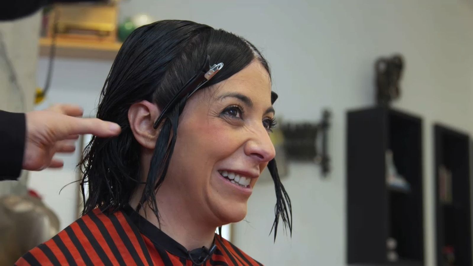 'Historias de la peluquería' sempre té somriures davant l'espill