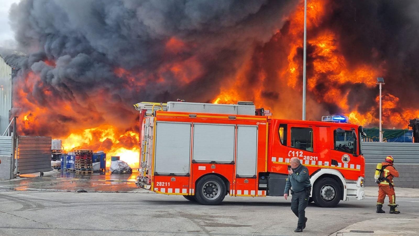 Incendi declarat al polígon de Loriguilla Incendi declarat al polígon de Loriguilla