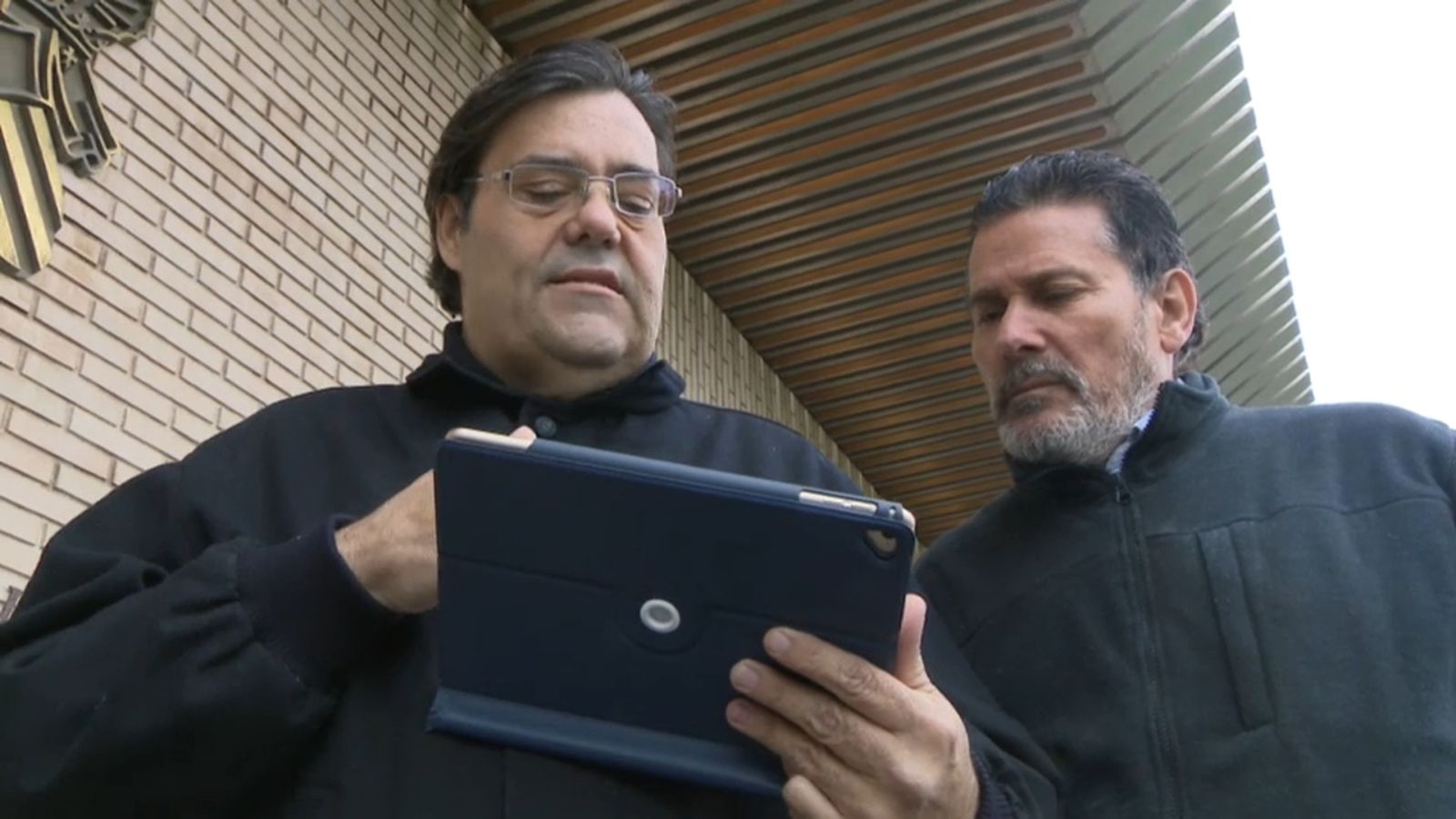 Imatge d'arxiu de Francisco Guerrero (dreta) amb el seu advocat