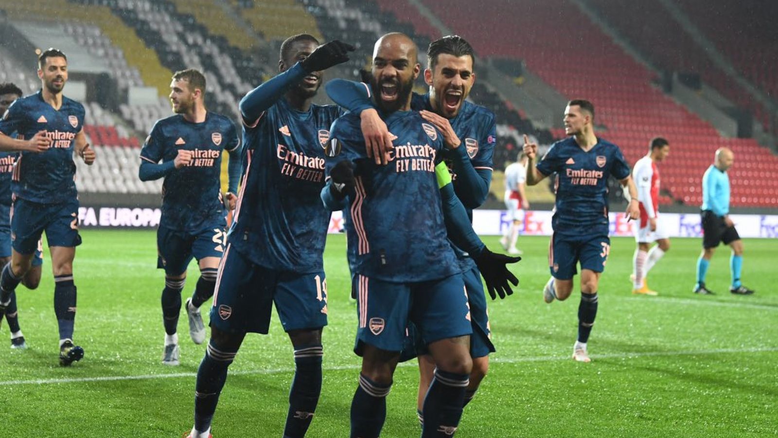 La plantilla de l'Arsenal celebra un gol en l'últim partit d'Europa League
