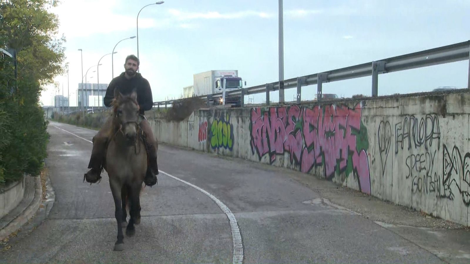 Rubén Llata recorre a cavall la ciutat de València