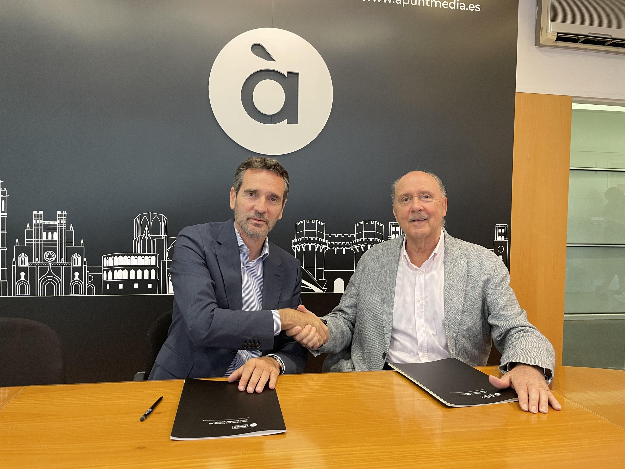 Vicente Ordaz, president de Cacvsa i José M Tomás y Tío, Fundació per la Justícia de la Comunitat Valenciana Vicente Ordaz, president de Cacvsa i José M Tomás y Tío, Fundació per la Justícia de la Comunitat Valenciana
