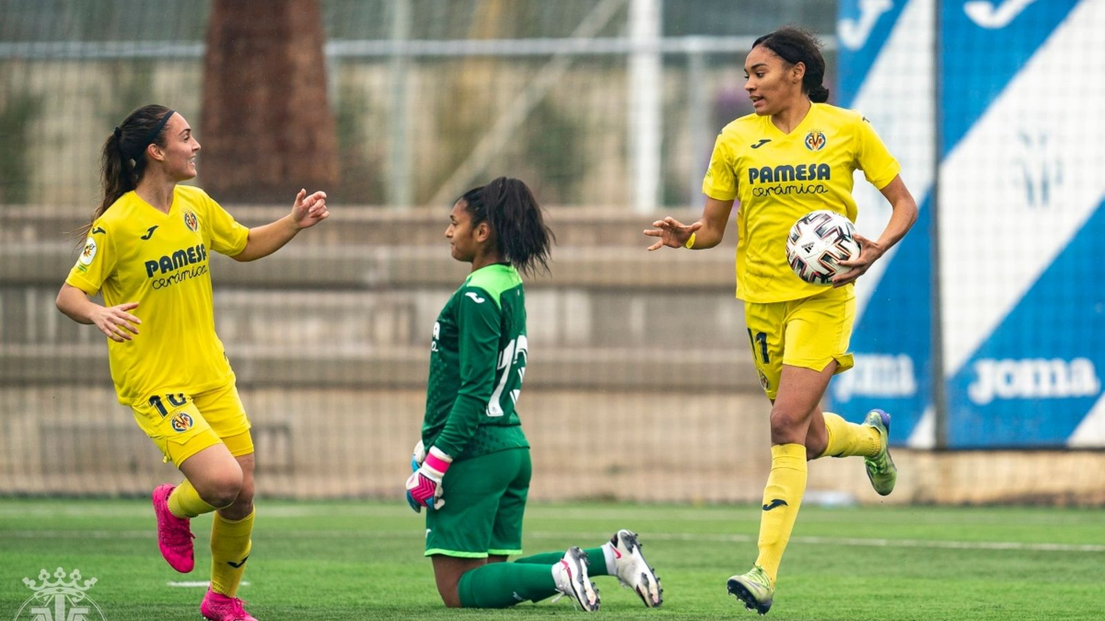 Salma celebra el gol del Vila-real contra el el Real Unión de Tenerife Tacuense