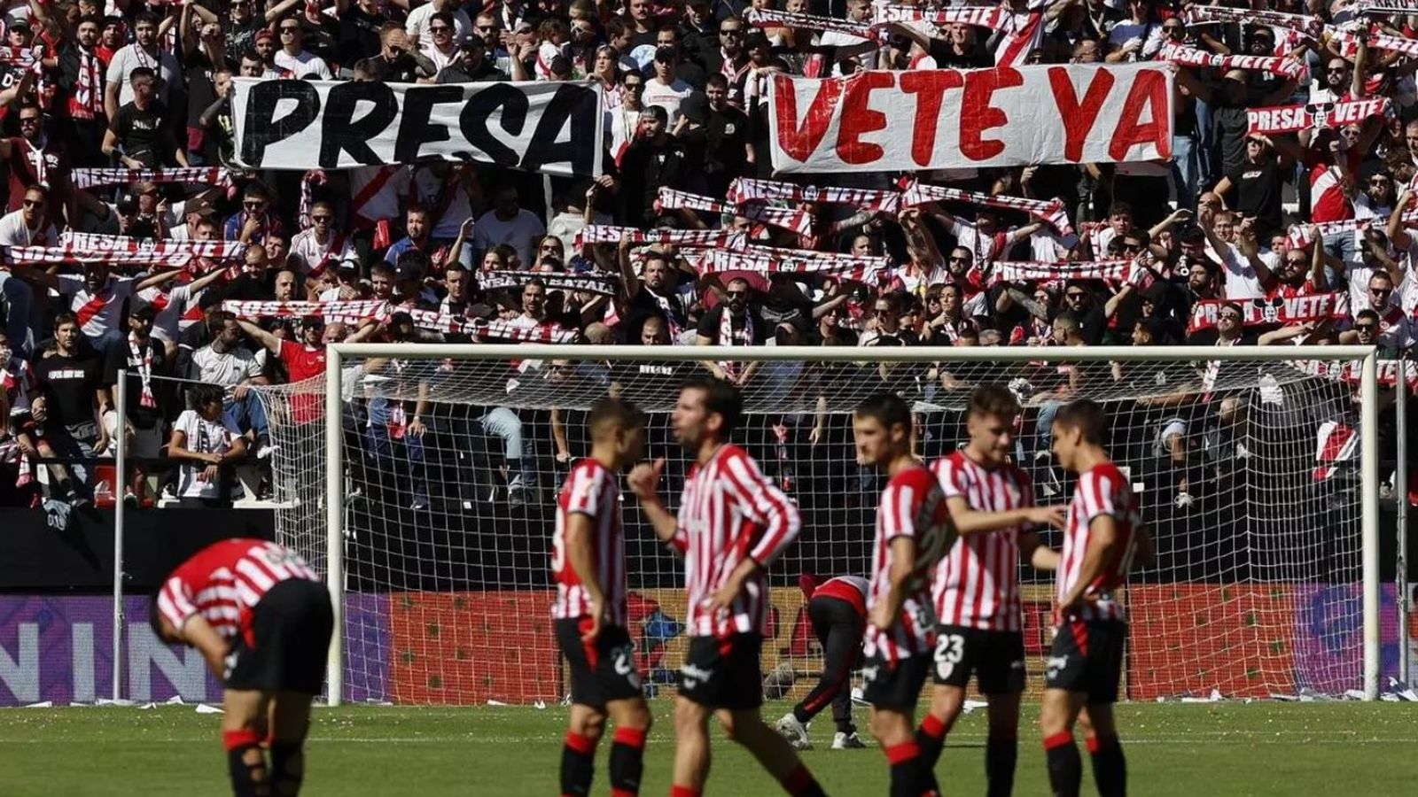 El partit entre el Rayo i l'Athletic Club va ser suspés pel llançament d'objectes a Vallecas