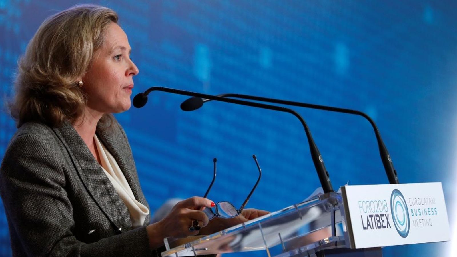 La ministra d’Economia, Nadia Calviño, durant la inauguració del Fórum Latibex. J.J. Guillén