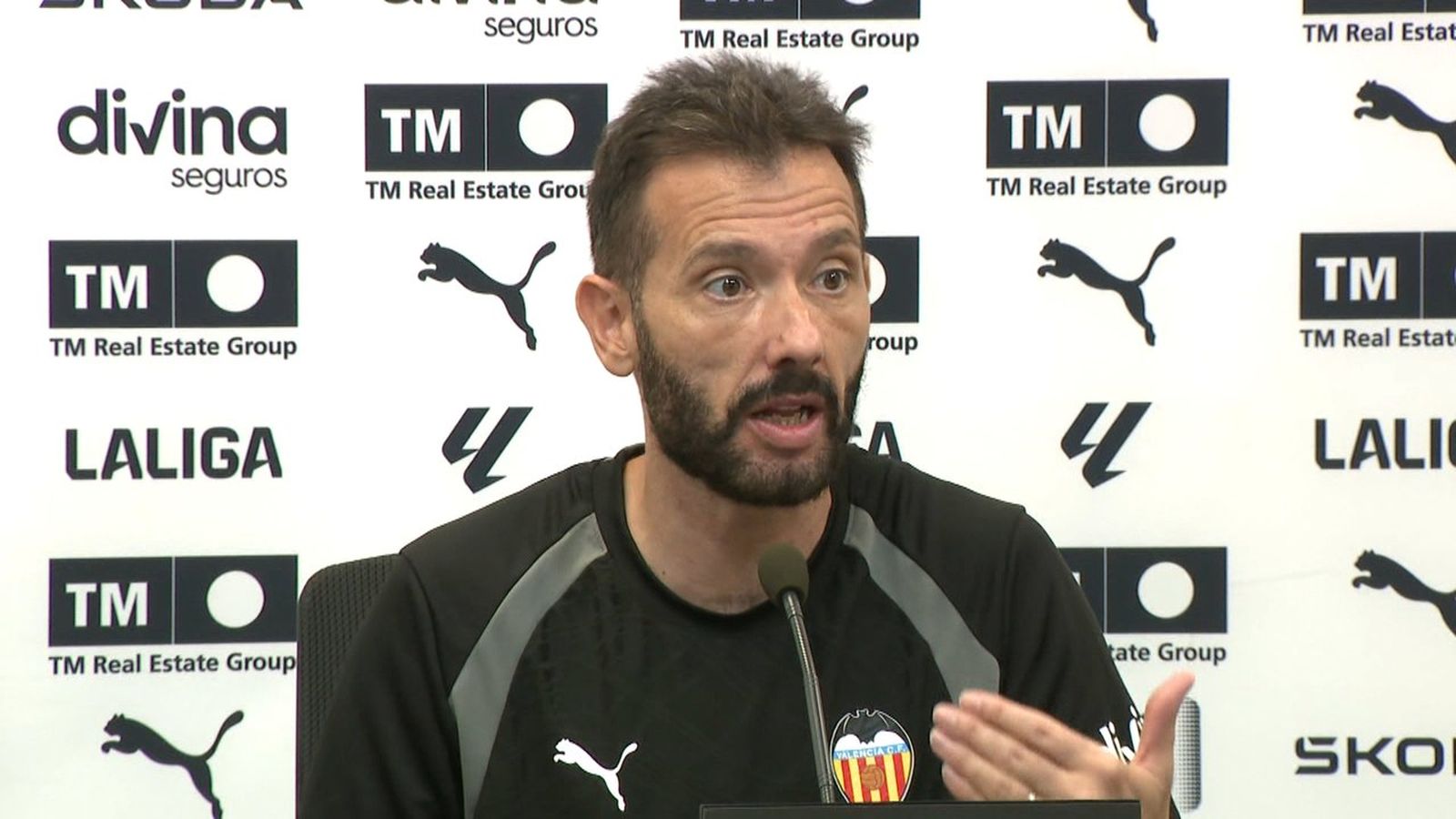 Corberán: "Desitge ser entrenador del València a Europa i alçar un títol amb el club"
