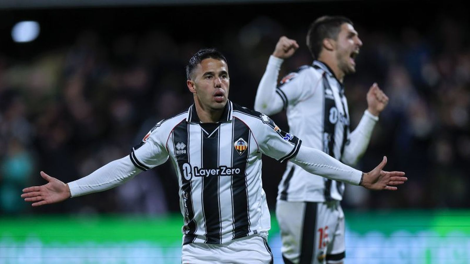 Isra Suero celebra un gol