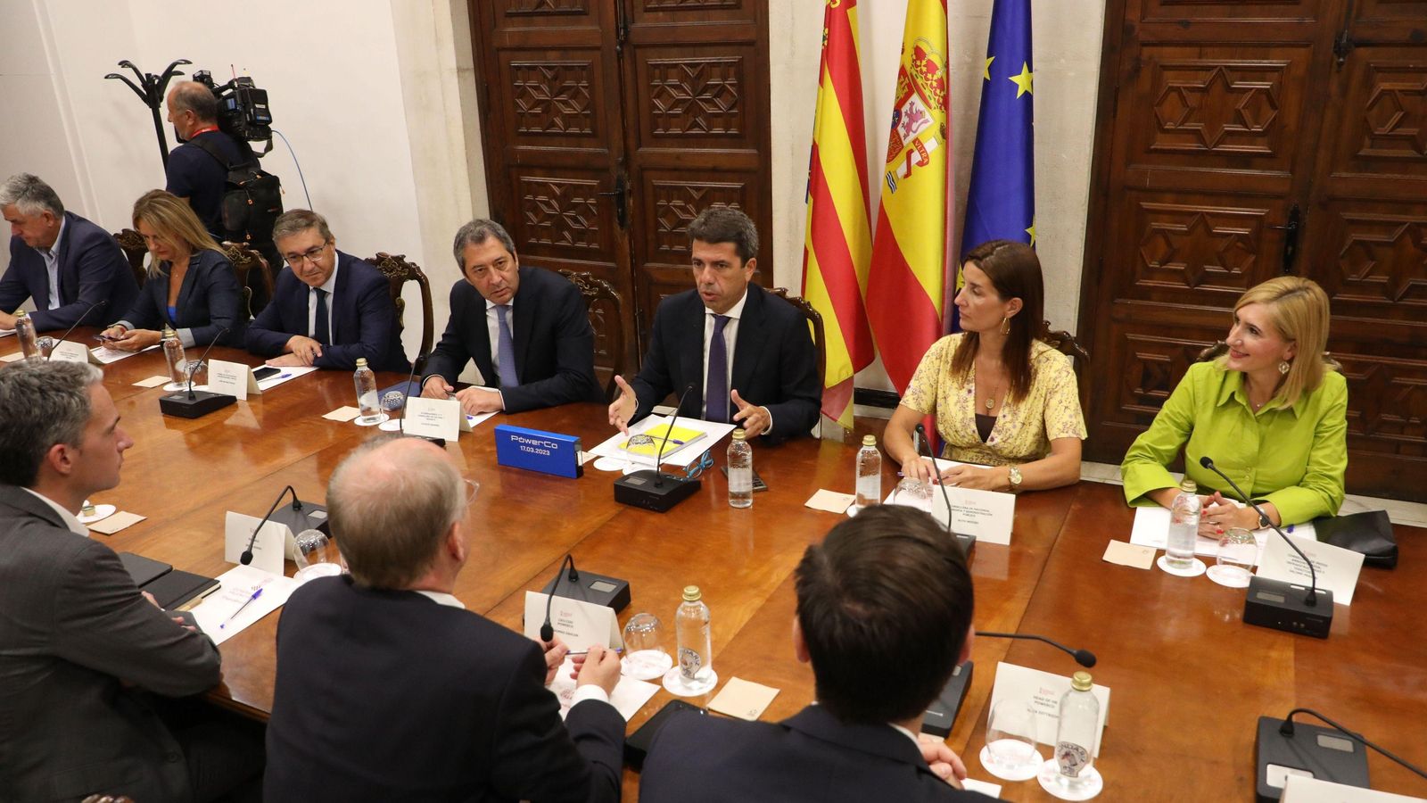 Reunió del nou Consell i l'equip de govern eixint amb els directius de PowerCO