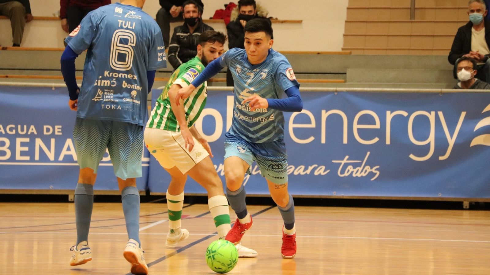 L'argentí Luciano Gauna, en una acció del partit contra el Betis.