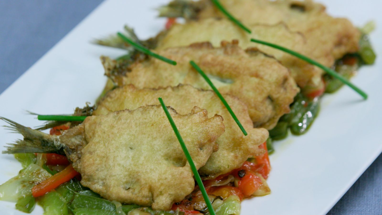 Espardenyes sobre llit de pebreres