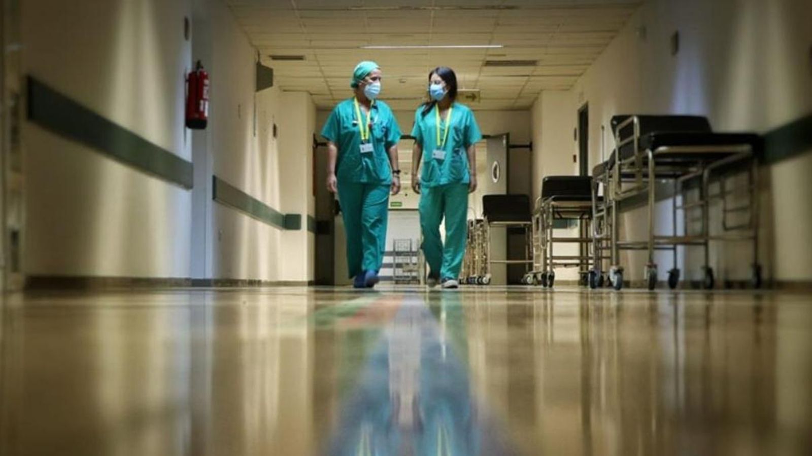 Sanitàries protegides contra la Covid-19 en una imatge d'arxiu en un hospital