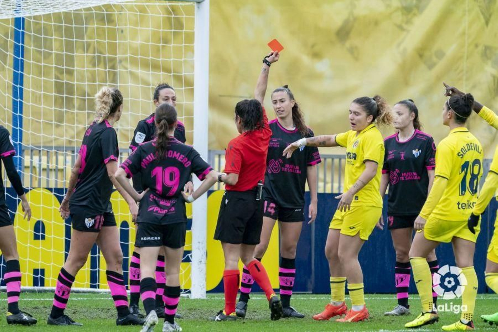 El Vila-real ha perdut en l'últim minut del partit, tot i jugar amb superioritat numèrica