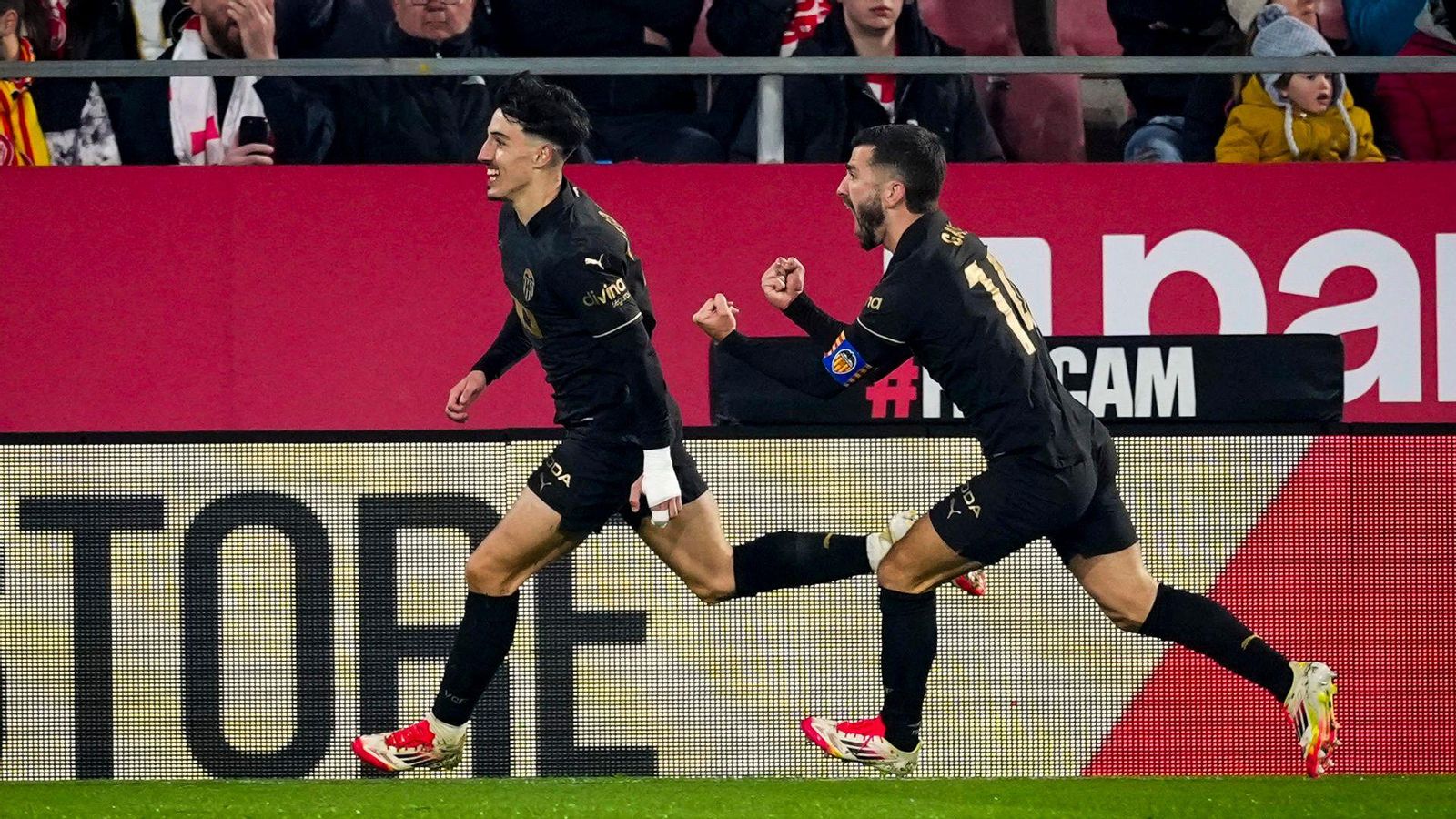 Diego López celebra el gol