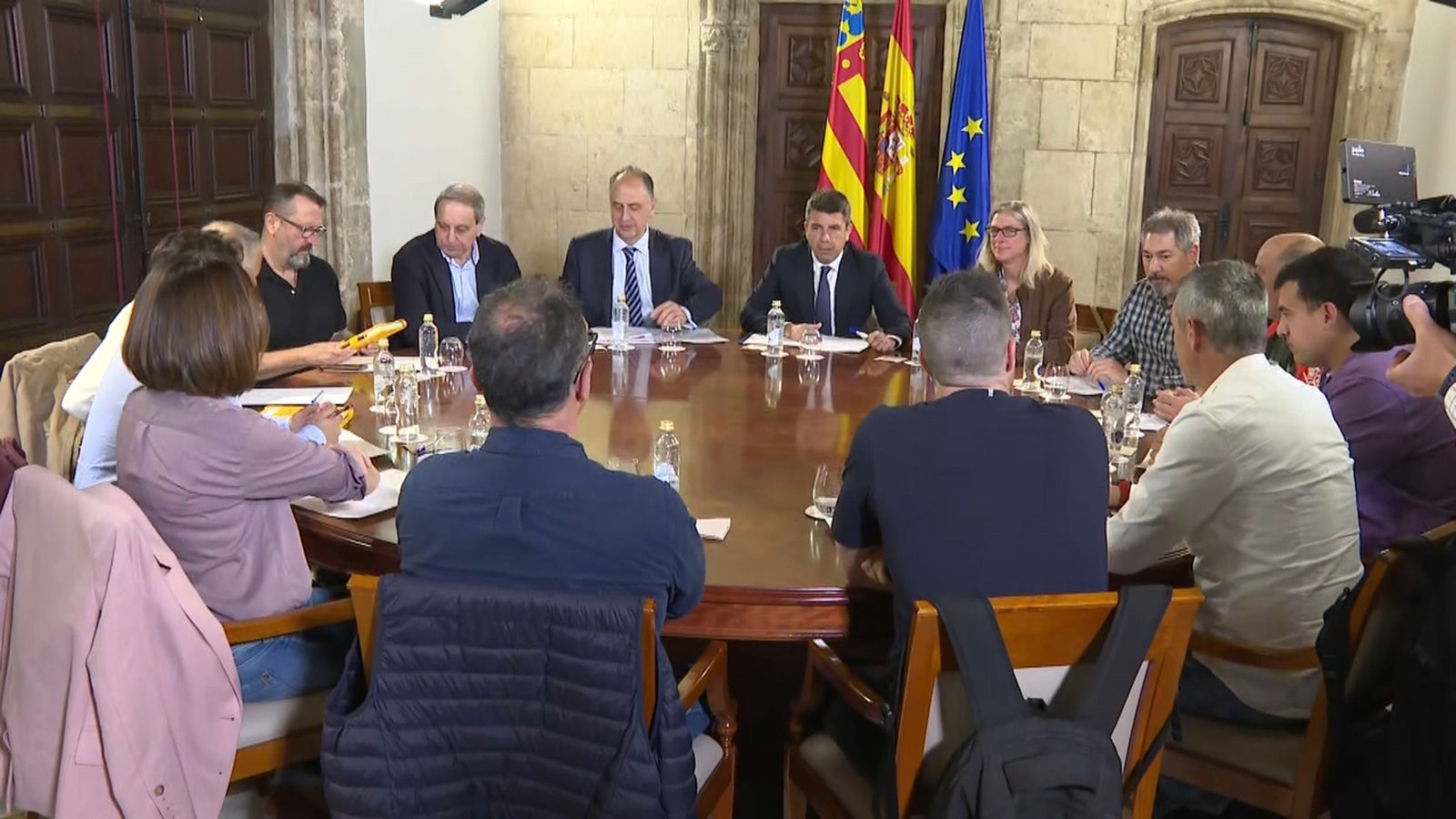 El president del Consell, Carlos Mazón, reunit amb organitzacions sindicals de bombers