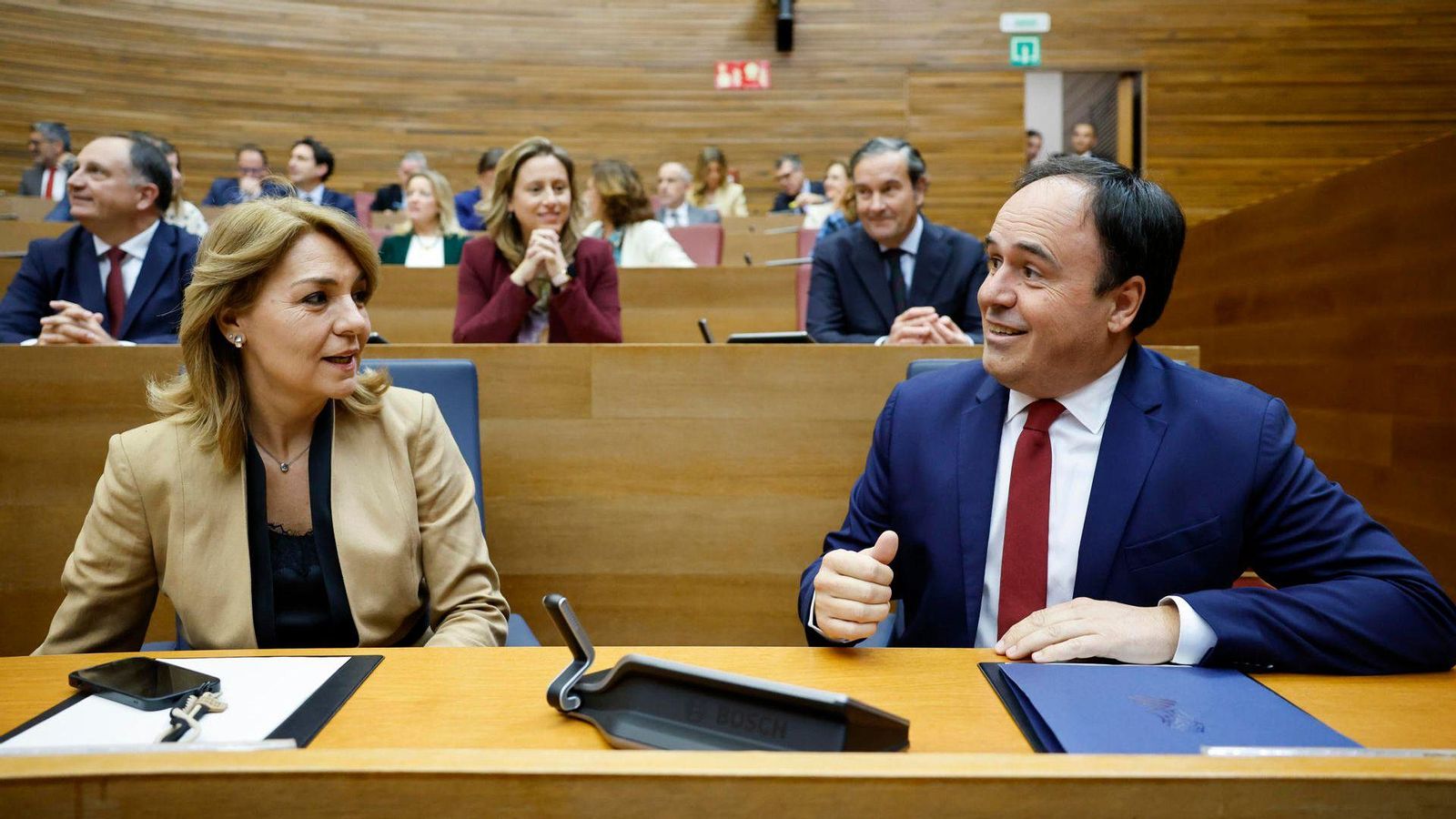 El nou president de la Generalitat, Juanfran Pérez Llorca, amb la vicepresidenta primera, Susana Camarero