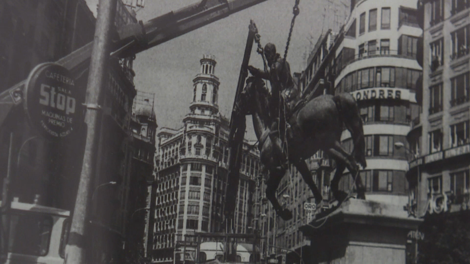 Operació Elefteria: el dia que l'estàtua de Franco va abandonar el centre de València