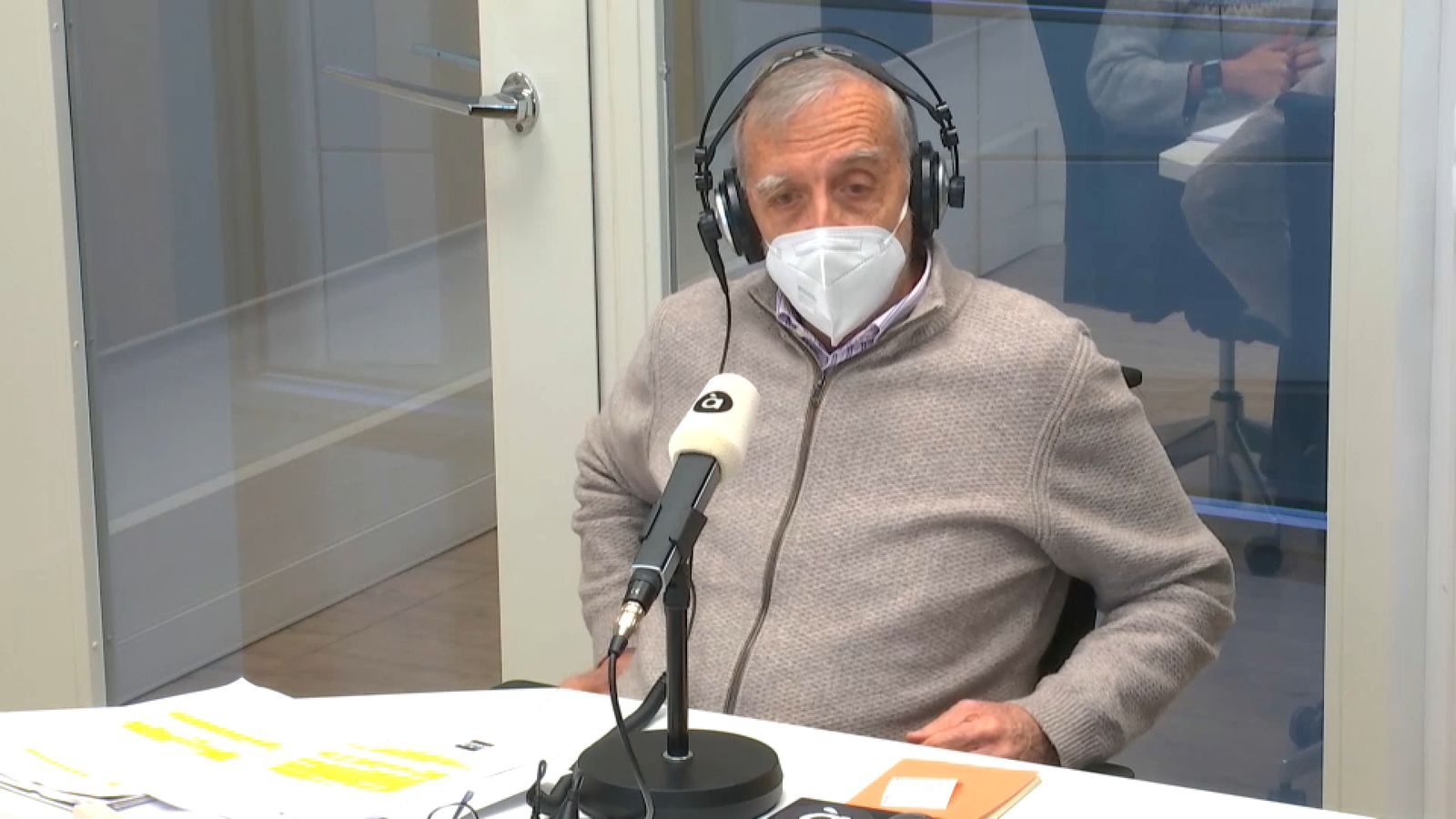 L'històric sindicalista Joan Sifre en l'estudi de ràdio d'À Punt, aquest dijous