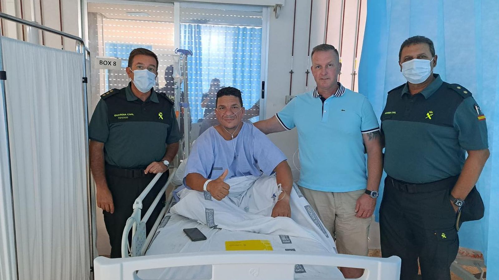 René Álvarez a en un habitació de l'Hospital La Plana de Vila-real acompanyat per companys de la Guàrdia Civil