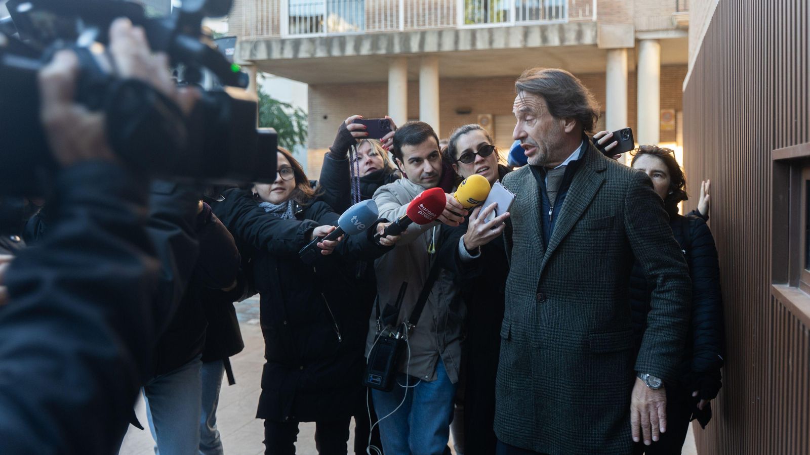 El cap de gabinet de Mazón, José Manuel Cuenca, entra al jutjat de Catarroja per a declarar com a testimoni en la causa de la dana