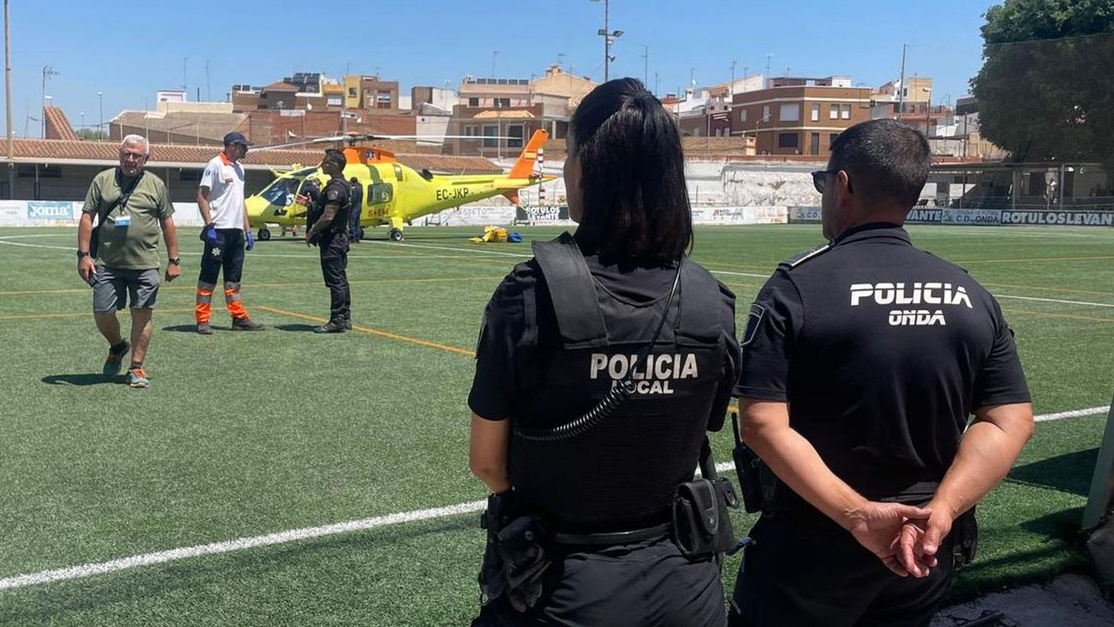 El ferit ha sigut traslladat al camp de futbol La Cossa, des d'on l'helicòpter medicalitzat l'ha atés fins l'hospital La Fe